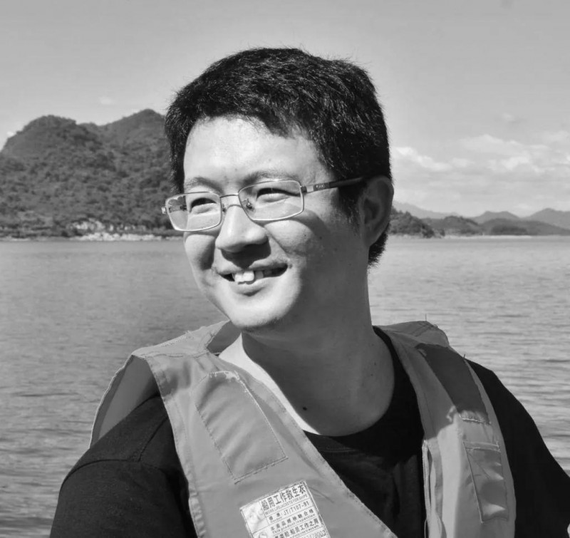 痛心！华科光电学院副院长周军教授积劳成疾去世，年仅42岁