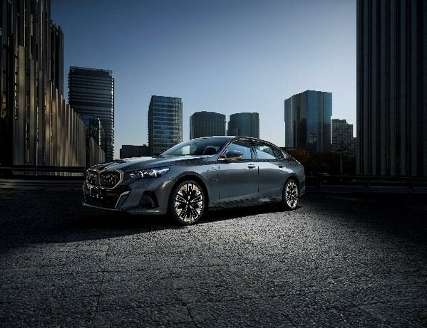 全新BMW 5系，不论油电，将BMW经典驾驶乐趣带入新时代