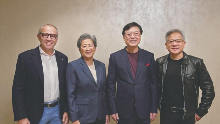 黄仁勋频会全球高管，联想AI服务器业务迎转型大考