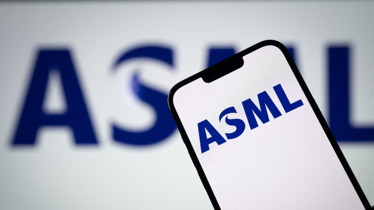 ASML营收结构逆转，DUV对华出口将受限
