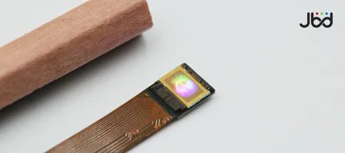 JBD首发单片全彩垂直堆叠Micro LED原型