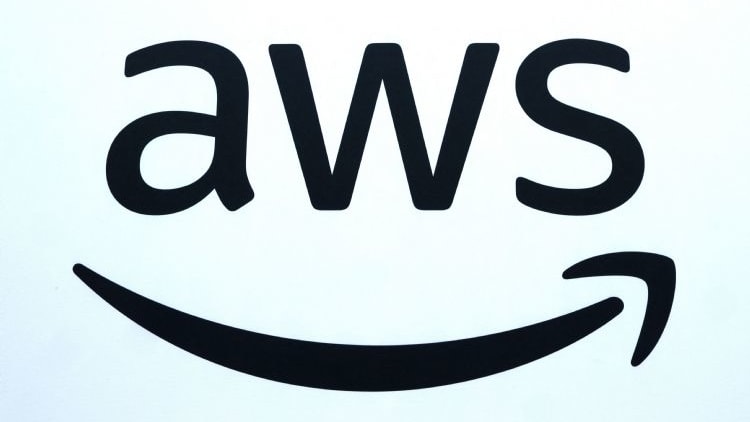 AWS斥资十亿美元建新部门，驻场助企业AI落地