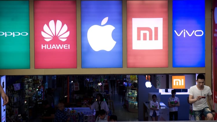 手机AI战局升温：五大厂商如何抢占系统级入口？
