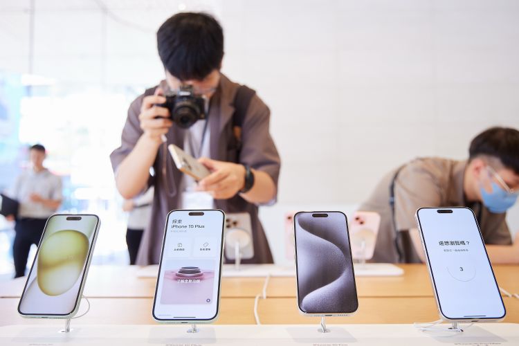 苹果发布iOS软件更新 解决iPhone过热问题
