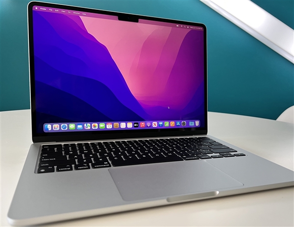 全新M2处理器MacBook Air一周体验：从看着薄 到真的薄