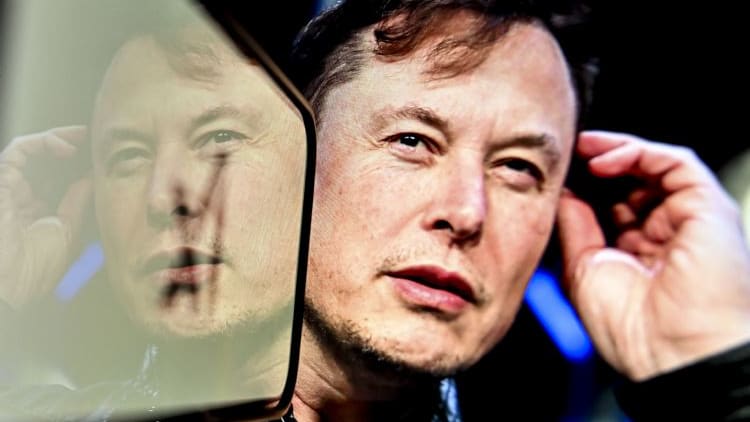 马斯克称算力租约仅半年，与官方文件三年期矛盾