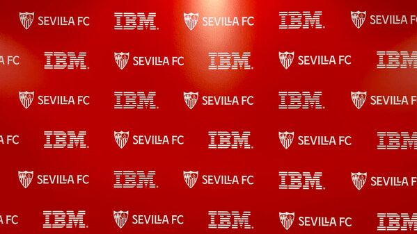 西班牙塞维利亚足球俱乐部利用 IBM watsonx 生成式 AI 改变球探的工作方法