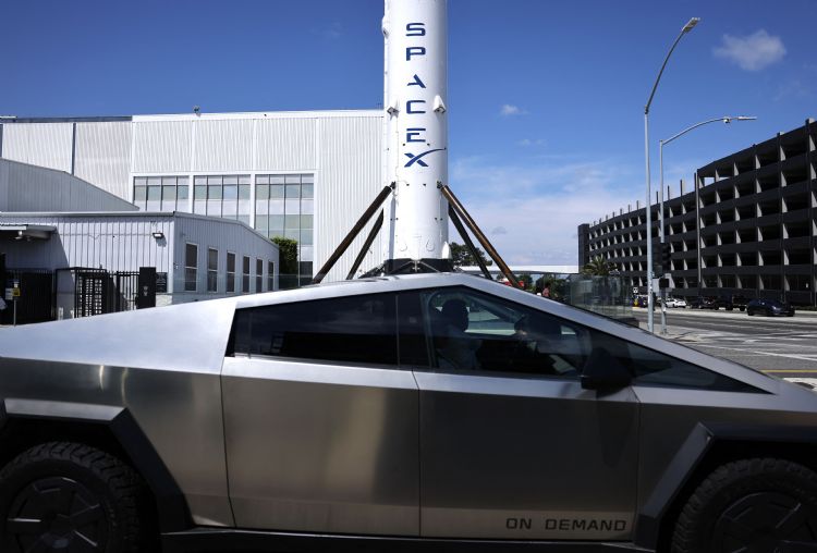 SpaceX传与特斯拉合并，马斯克或触发万亿美元薪酬