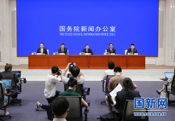 今年上半年我国光伏组件出口量同比增74.3%， 建成全球最大规模充电基础设施