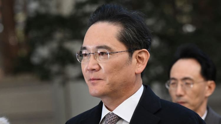 英特尔工艺良率攀升抢单，三星承压急寻新客户