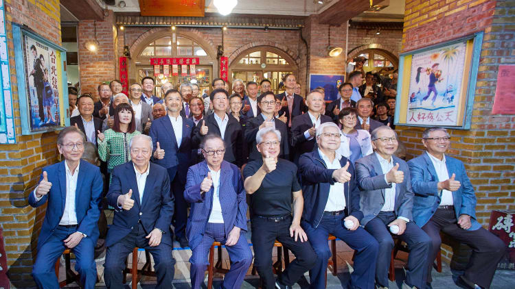 AI带飞中国台湾电子代工，巨头们赚翻了