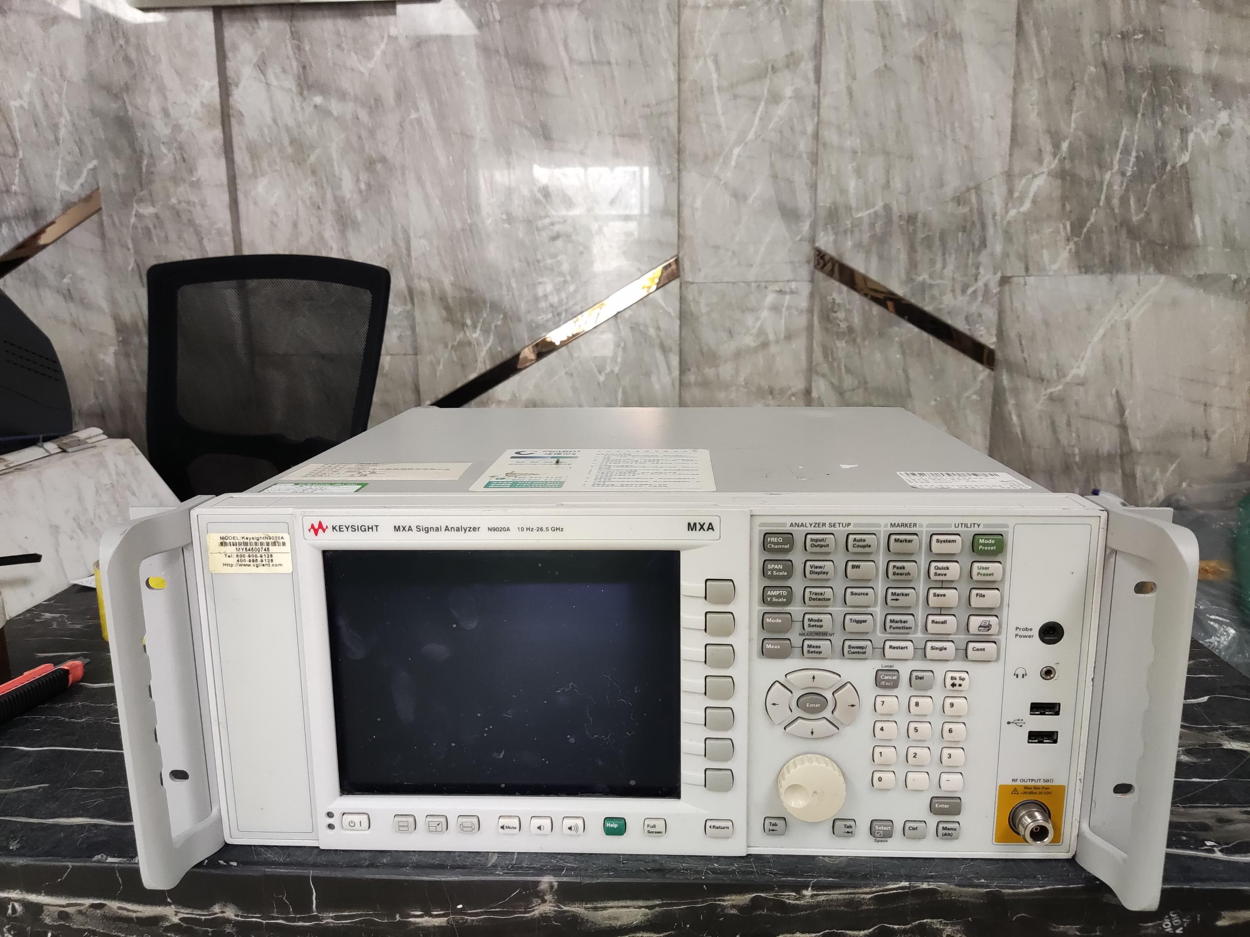 E3633A 200W 电源，8V，20A 或 20V，10A