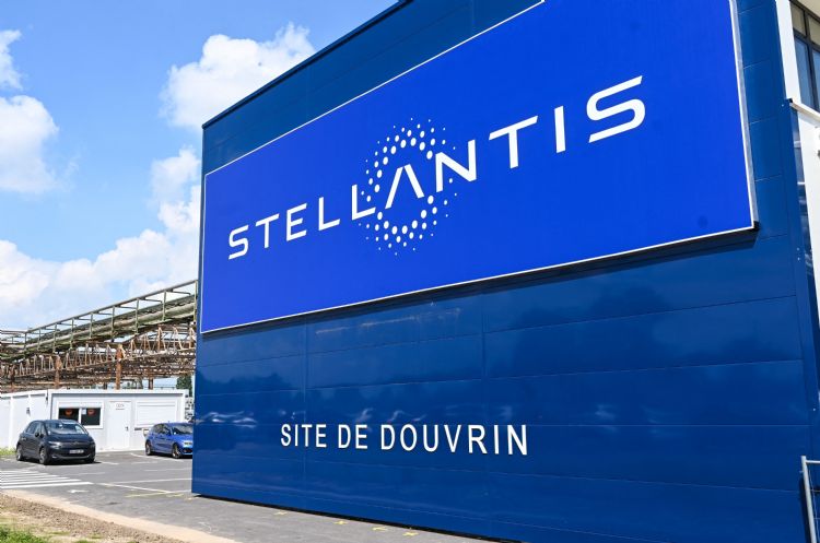 现今汽车重又复杂 Stellantis设法削减车载芯片
