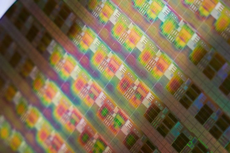 美议员敦促拜登政府收紧AI芯片出口规定