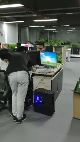小伙伴们真努力，这个点都还在努力，今天你努力了吗？凡亿教育