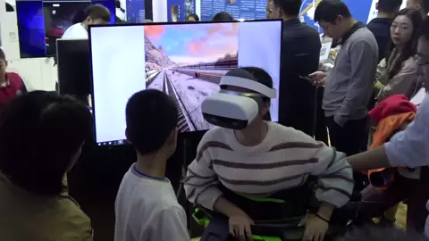 VR用于健身或可以激发运动者潜能。2018世界vr产业大会 抖音小助手