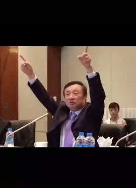 华为mate40系列与今日（22日）晚八点发布。麒麟9000莱卡六摄。顶配价格感人。mate40 华为