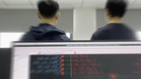 芯片 半导体 不出意外一两年后你们的手机里就会用上这颗芯片～一颗芯片即将流片该有的仪式感！