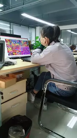 公司妹子