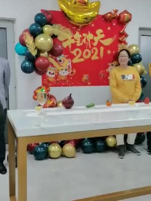 小姐姐要吃辣椒了😂😂气球布置 红红火火 我要上热门气球布置 抖D