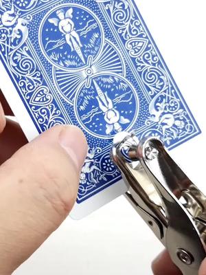 按照粉丝的要求，科普一下三孔移位这个纸牌近景魔术 魔术 科普 涨知识