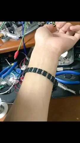 辛辛苦苦焊接的NE5532手环，女朋友却要说分手😭😭硬件 电子工程师 手环