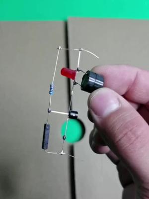 用5个电子元器件就可以制作一个门窗防盗报警器DOU+小助手 抖音小助手 华为5G 头条热搜