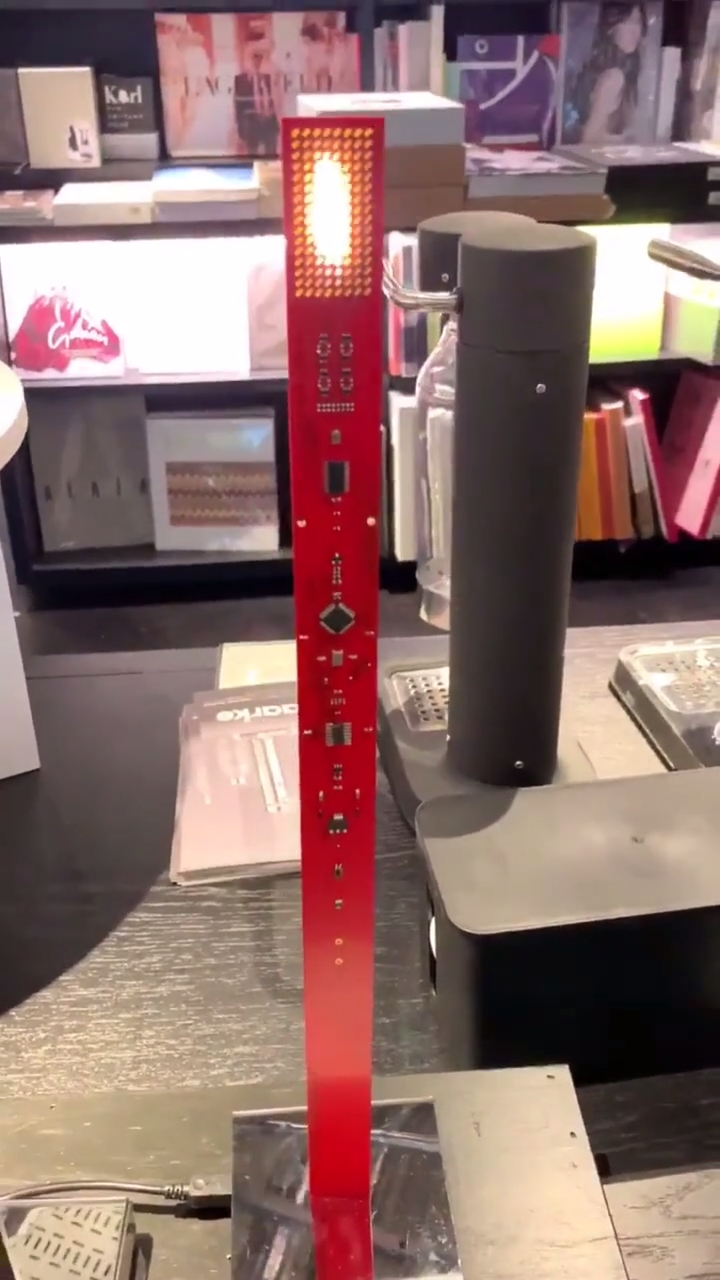 可编程的电子蜡烛火焰 ，大家说逼真吗 电子技术 单片机 硬件