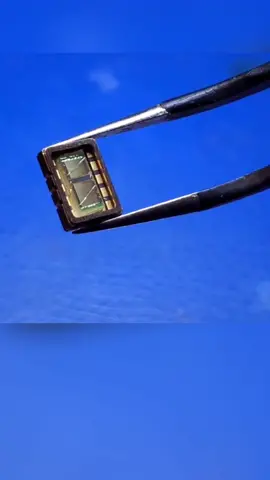 最原始暴力的开盖方法，大家知道这是什么电子元器件吗？ 芯片 电子技术