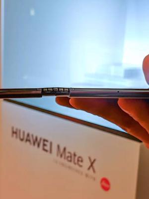 折叠手机云测评！华为mateX对比三星Galaxy Fold