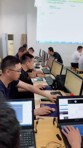 altium 认证 老师们在认真的考试pcb设计 凡亿pcb